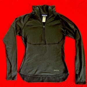 Patagonia lightweight long sleeve black pull over size Small